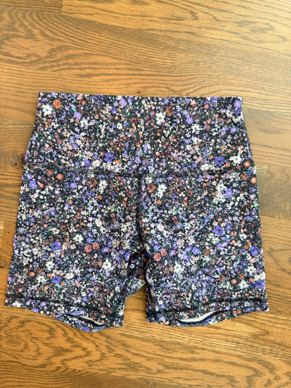 Lululemon align high-rise short 6” flower burst, size 8
